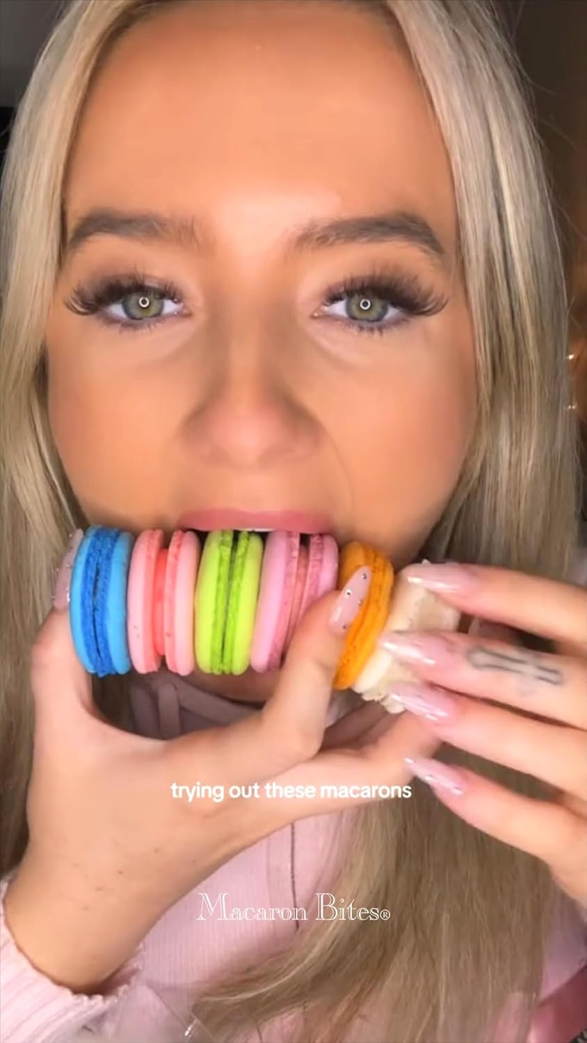 Blueberry & Vanilla Macaron Bites - 24 Count